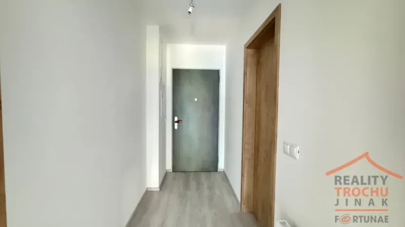 Pronájem bytu 1+kk, Hradec Králové, Pod Zámečkem, 27 m2