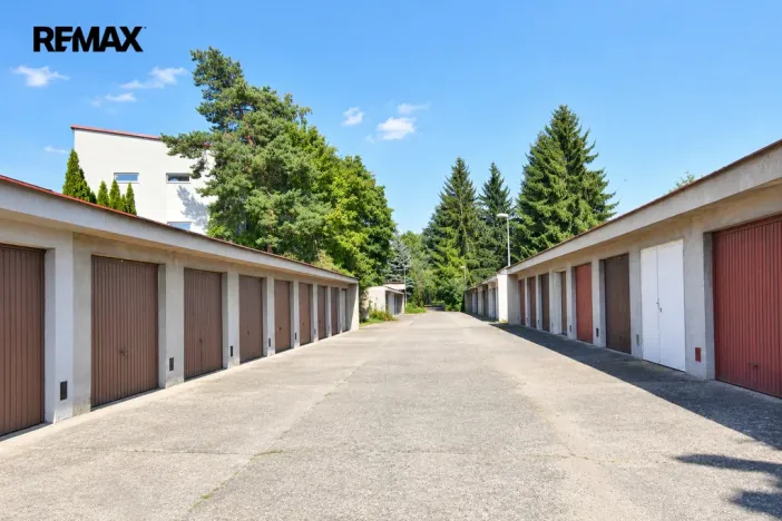 Pronájem garáže, Hradec Králové, 23 m2