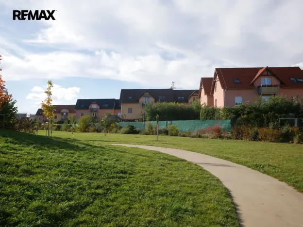 Pronájem bytu 1+1, Nupaky, U Školky, 50 m2