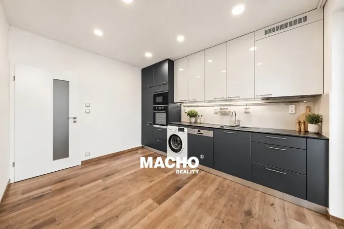 Pronájem bytu 2+1, Praha - Vršovice, Na křivce, 68 m2