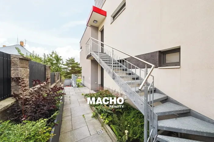 Pronájem bytu 2+1, Praha - Vršovice, Na křivce, 68 m2