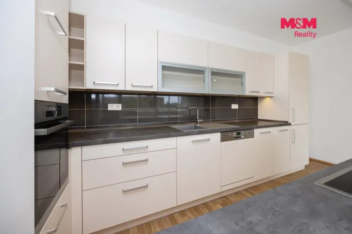 Pronájem bytu 3+kk, Pardubice - Zelené Předměstí, Hronovická, 119 m2