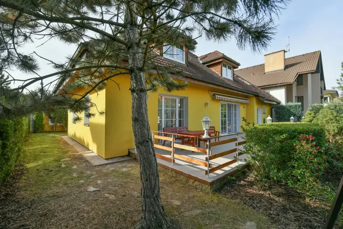 Pronájem rodinného domu, Praha - Štěrboholy, K valu, 220 m2