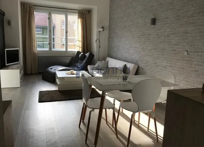 Pronájem bytu 2+kk, Praha, Pernerova, 50 m2
