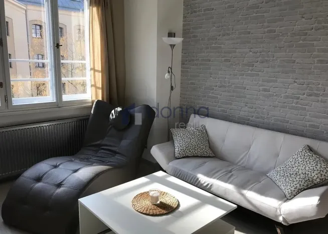 Pronájem bytu 2+kk, Praha, Pernerova, 50 m2