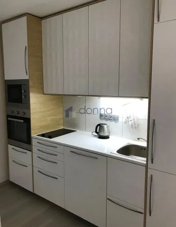 Pronájem bytu 2+kk, Praha, Pernerova, 50 m2