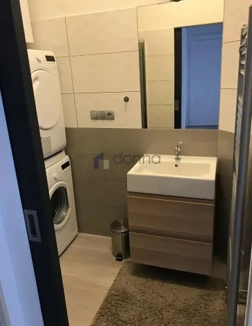 Pronájem bytu 2+kk, Praha, Pernerova, 50 m2