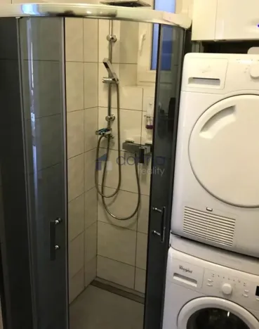 Pronájem bytu 2+kk, Praha, Pernerova, 50 m2