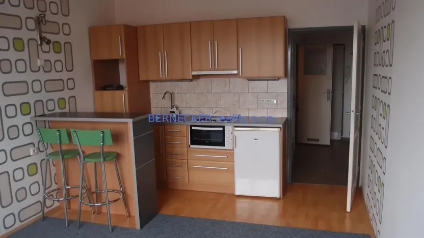 Pronájem bytu 1+kk, Hradec Králové, Dukelská třída, 25 m2