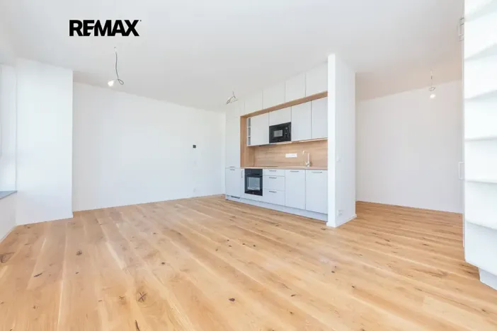 Pronájem bytu 1+kk, Praha - Radlice, U Komína, 37 m2