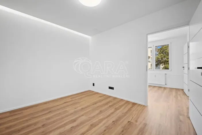 Prodej bytu 2+1, Strakonice - Strakonice II, Bezděkovská, 42 m2