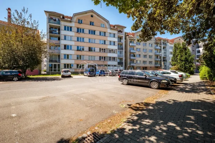 Prodej bytu 2+1, Strakonice - Strakonice II, Bezděkovská, 42 m2
