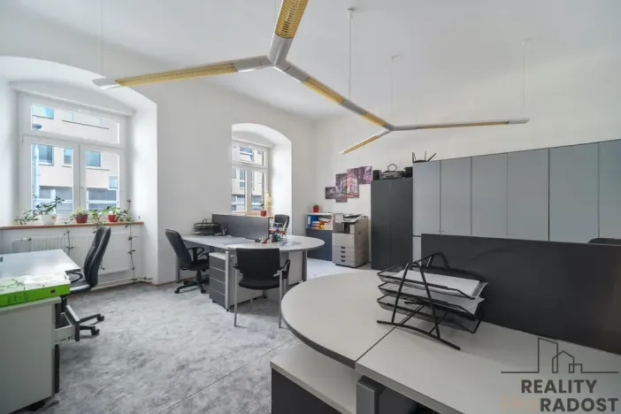 Pronájem kanceláře, Pardubice - Zelené Předměstí, třída Míru, 82 m2