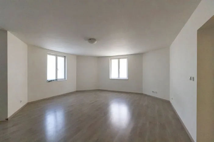 Dražba bytu 2+kk, Břeclav, Kpt. Jaroše, 75 m2