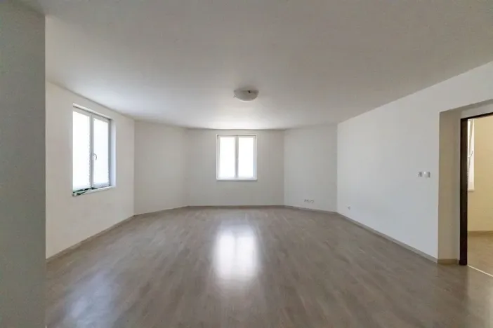 Dražba bytu 2+kk, Břeclav, Kpt. Jaroše, 75 m2