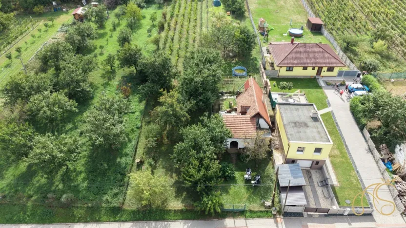 Prodej pozemku pro bydlení, Valtice - Úvaly, 2562 m2