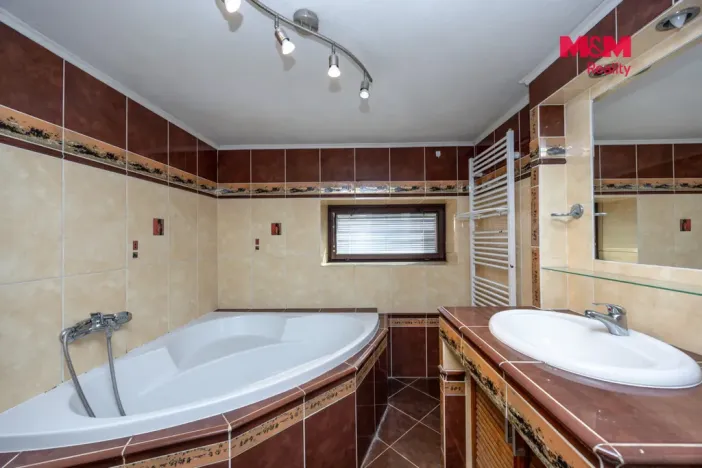 Prodej rodinného domu, Ústín, 242 m2