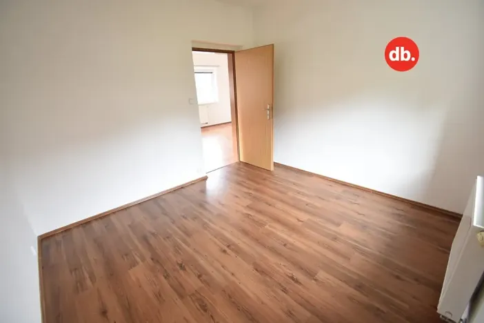 Pronájem bytu 2+1, Karlovy Vary, Modenská, 56 m2