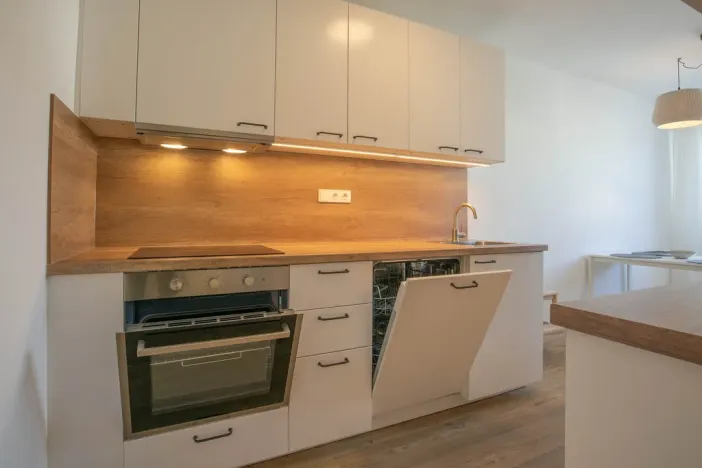 Pronájem bytu 3+1, Praha - Žižkov, Ostromečská, 83 m2