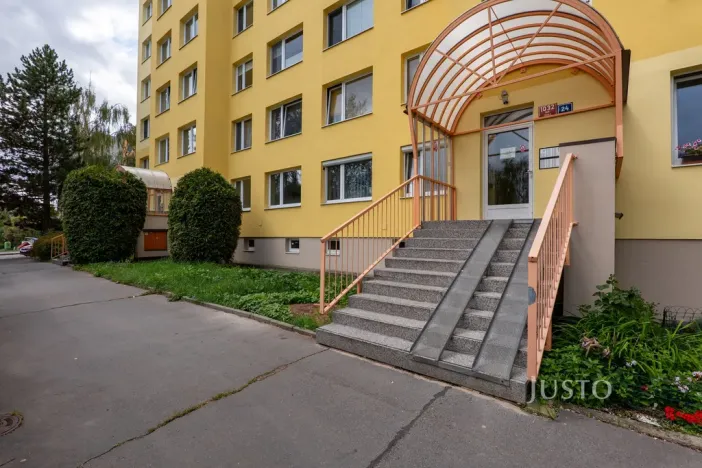Pronájem bytu 2+kk, Praha - Řepy, Nevanova, 42 m2