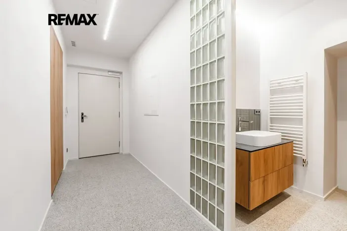 Pronájem bytu 1+kk, Praha - Vršovice, Holandská, 45 m2