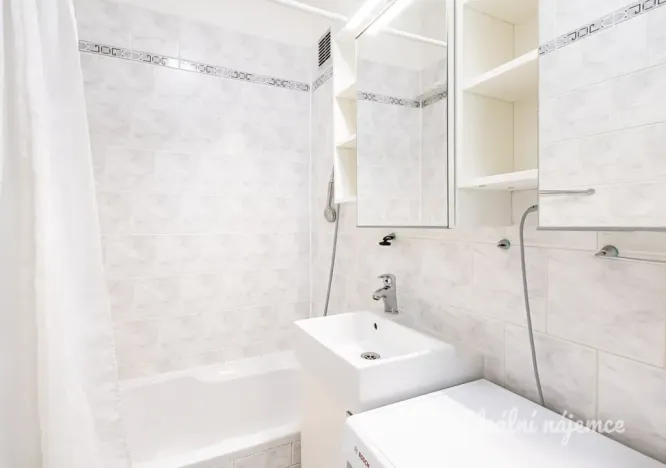 Pronájem bytu 2+kk, Praha - Černý Most, Bryksova, 48 m2