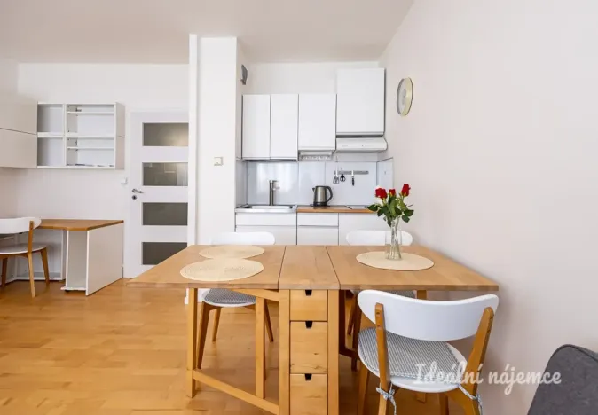 Pronájem bytu 2+kk, Praha - Černý Most, Bryksova, 48 m2