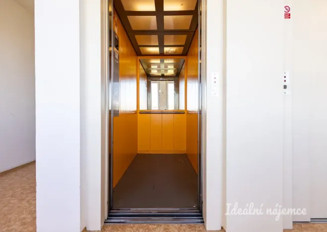 Pronájem bytu 2+kk, Praha - Černý Most, Bryksova, 48 m2