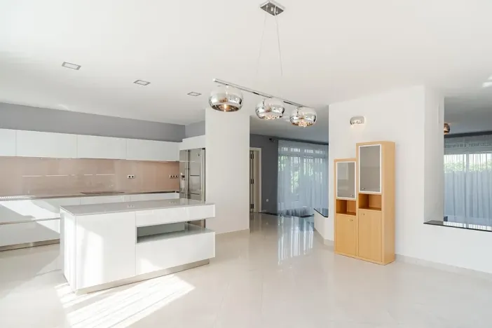 Pronájem rodinného domu, Benátky, 241 m2