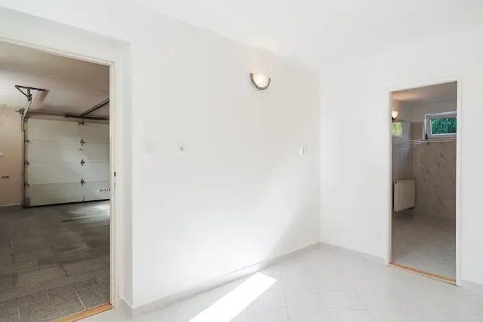 Pronájem rodinného domu, Benátky, 241 m2