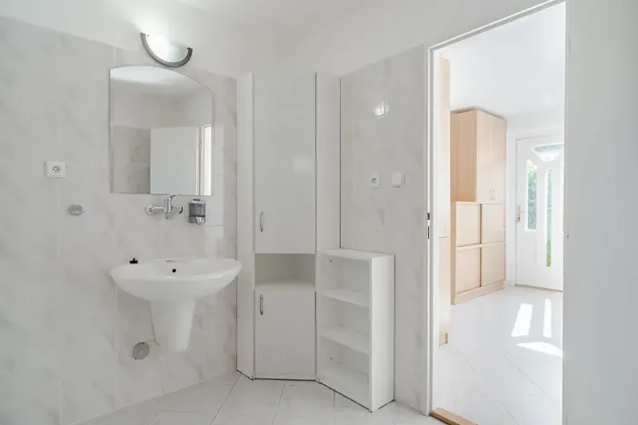 Pronájem rodinného domu, Benátky, 241 m2