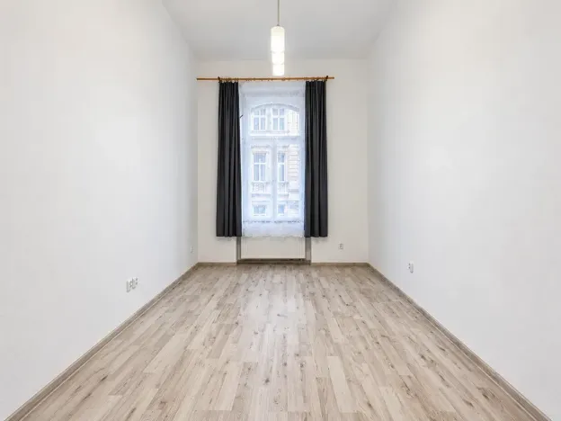 Pronájem bytu 1+1, Karlovy Vary, Zeyerova, 25 m2