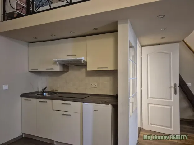 Pronájem bytu 1+kk, Praha - Karlín, Křižíkova, 37 m2