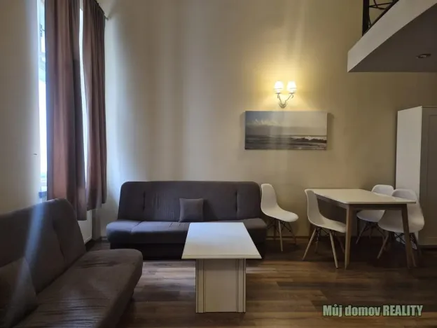 Pronájem bytu 1+kk, Praha - Karlín, Křižíkova, 37 m2
