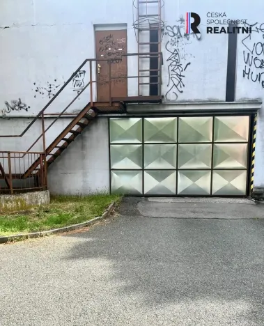 Pronájem garáže, Praha - Kobylisy, Famfulíkova, 19 m2