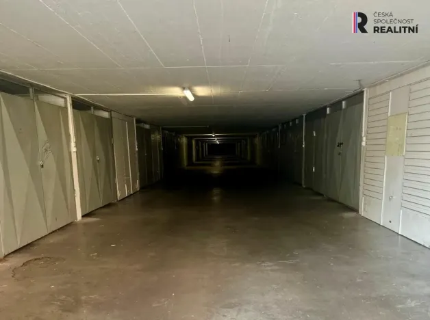 Pronájem garáže, Praha - Kobylisy, Famfulíkova, 19 m2