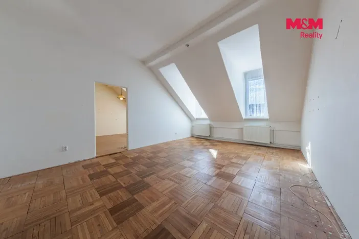 Prodej bytu 4+1, Karlovy Vary, Wolkerova, 146 m2