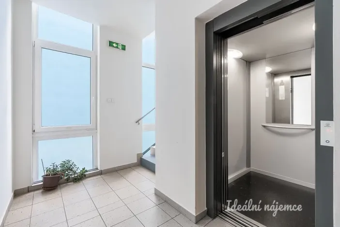 Pronájem bytu 2+kk, Praha - Hostivař, Přeštická, 61 m2