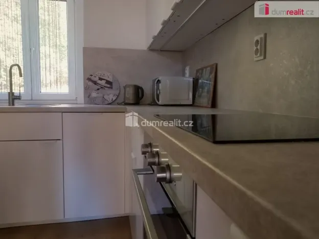 Pronájem bytu 1+1, Karlovy Vary, Na Vyhlídce, 39 m2