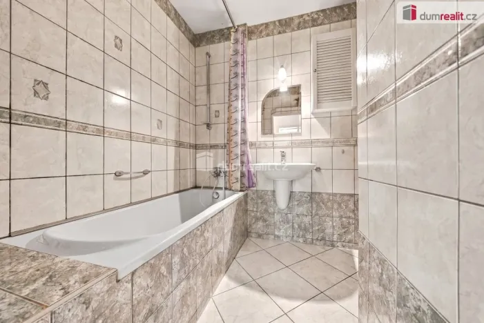 Prodej bytu 2+1, Karlovy Vary - Drahovice, Anglická, 59 m2