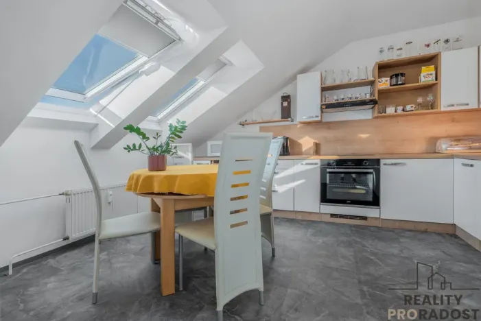 Prodej bytu 2+kk, Ivančice, Tovární, 53 m2