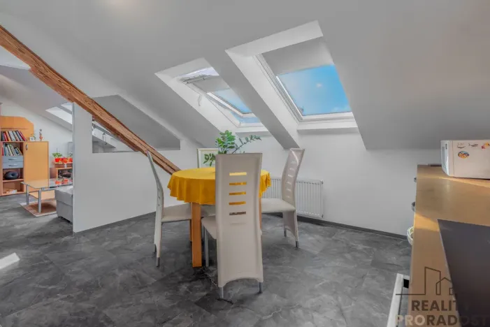 Prodej bytu 2+kk, Ivančice, Tovární, 53 m2