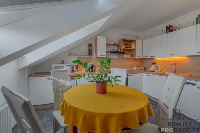 Prodej bytu 2+kk, Ivančice, Tovární, 53 m2