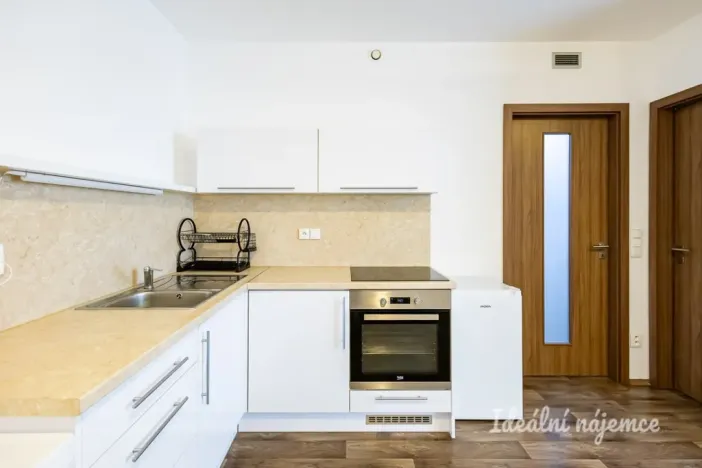 Pronájem bytu 2+kk, Praha - Žižkov, Hartigova, 44 m2