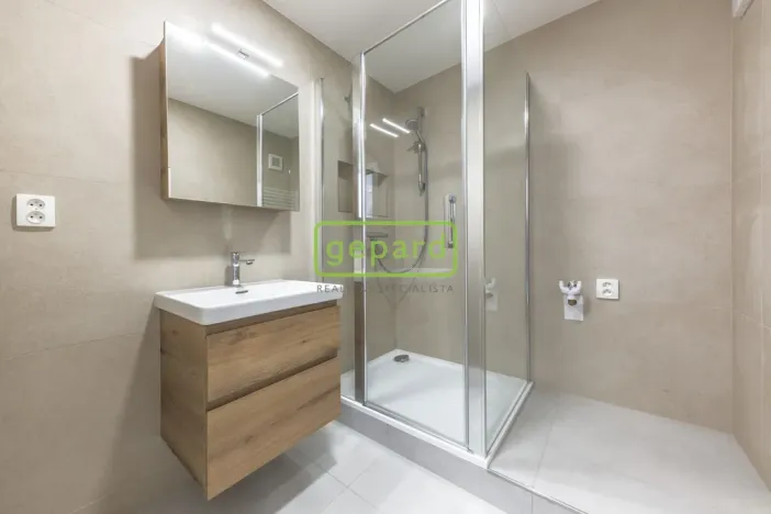 Pronájem bytu 3+kk, Praha, Řešovská, 56 m2