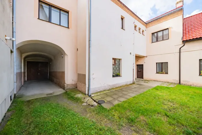 Prodej činžovního domu, Chlumec nad Cidlinou - Chlumec nad Cidlinou I, Klicperovo náměstí, 700 m2