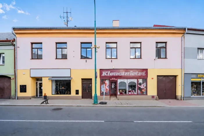 Prodej činžovního domu, Chlumec nad Cidlinou - Chlumec nad Cidlinou I, Klicperovo náměstí, 700 m2