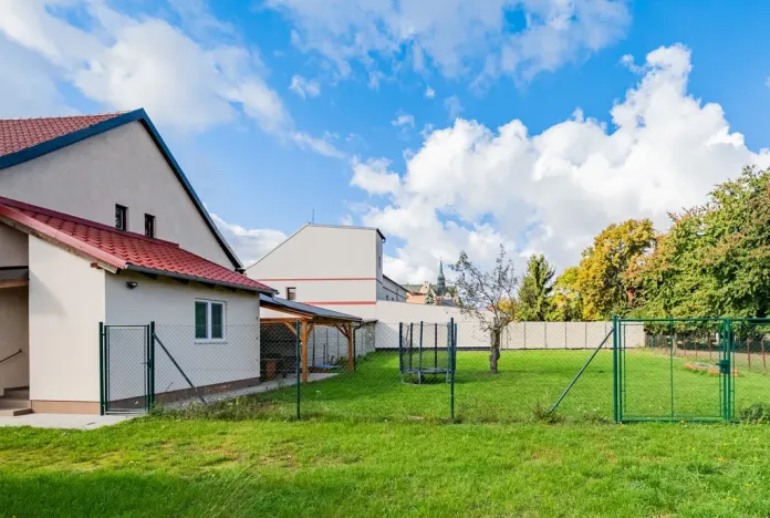 Prodej činžovního domu, Chlumec nad Cidlinou - Chlumec nad Cidlinou I, Klicperovo náměstí, 700 m2
