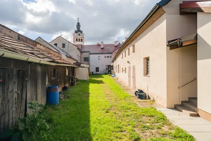 Prodej činžovního domu, Chlumec nad Cidlinou - Chlumec nad Cidlinou I, Klicperovo náměstí, 700 m2