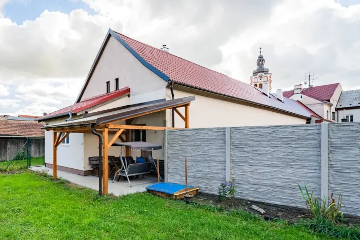 Prodej činžovního domu, Chlumec nad Cidlinou - Chlumec nad Cidlinou I, Klicperovo náměstí, 700 m2